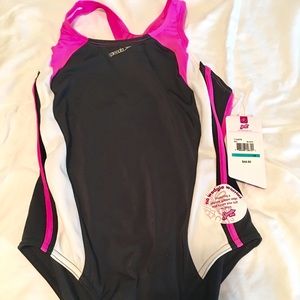 NWT. Great Speedo swimsuit! Girls Size 16